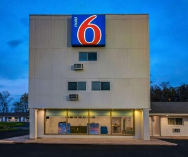 Motel 6 Bellville, OH