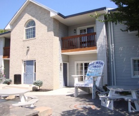 Put-in-Bay Poolview Condo #4