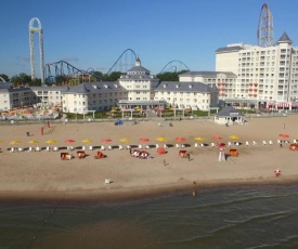 Cedar Point Hotel Breakers