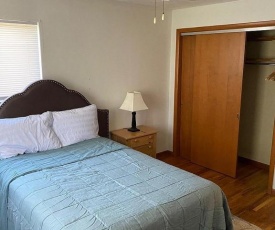 2Bd FREE WIFI Footsteps Away From Mall