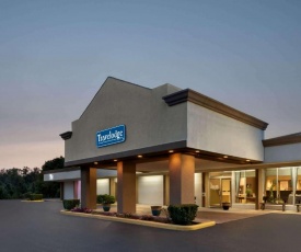 Travelodge by Wyndham Zanesville