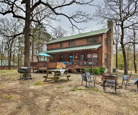 Beavers Bend State Park Cabin with Hot Tub and Fire Pit