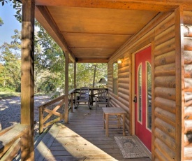 Cozy Cabin with Grill and Spa, 4Mi to Broken Bow Lake!