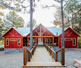 Luxury Cabin with Shuffleboard, Less Than 4 Miles to Lake!