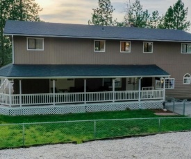 Serenity Lodge - vacation home close to Spokane, Silverwood Theme Park and 3 ski resorts