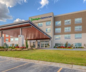 Holiday Inn Express & Suites Tulsa Midtown, an IHG Hotel