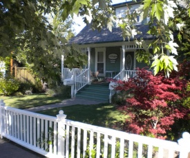 Second Street Cottages