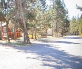 Bend-Sunriver Camping Resort Two-Bedroom Cabin 5