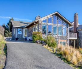 Chapman Point Cannon Beach Home with hot-tub