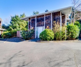 Cozy Cannon Beach Condo