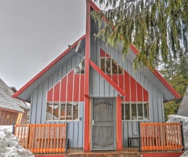 Inviting Mt Hood Cabin with Deck 1 Mi to Skibowl!