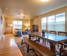 Redtail 3 Bedroom with Spacious Kitchen and Covered Back Deck - 30 Day Stay home