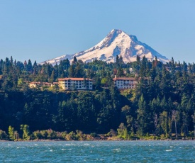 Columbia Cliff Villas