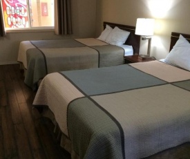 Townhouse Inn & Suites