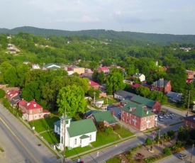 Harbor Haus Inn & Suites