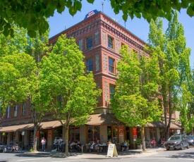 McMenamins Hotel Oregon