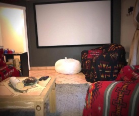 Cozy Home Theatre, slps 6