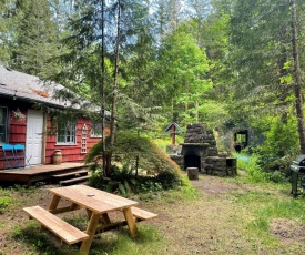 Springbrook Cabin surrounded by nature and close to Mt Hood