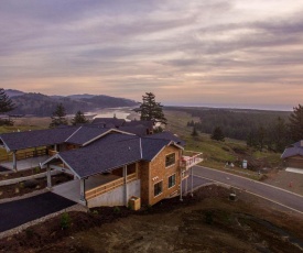 Luxury Peregrine home, panoramic views, hot tub