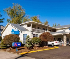 Motel 6 Portland Mall - 205