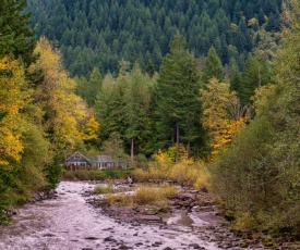 Riverbend Cabins #1-3 - close to ski slopes!