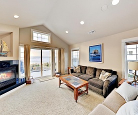 Ocean Vista Townhome with Balcony & Fireplace townhouse