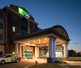 Holiday Inn Express & Suites Kansas City Airport, an IHG Hotel