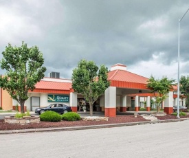 Quality Inn & Suites Kansas City I-435N Near Sports Complex