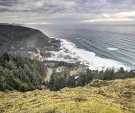 Epic Yachats Escape with Beach Access and Views!