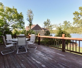 Chalets Resort LAKEFRONT Cottage Free Amenities Amazing views Kayaks 2 Pools