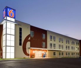 Motel 6-Poplar Bluff, MO