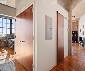 Downtown STL cozy loft free parking