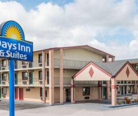 Days Inn & Suites by Wyndham Springfield on I-44