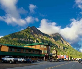 Soda Butte Lodge