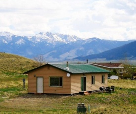 Serene Emigrant Cottage - 30 Miles to Yellowstone!