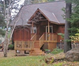 Riverfront Hungry Horse House - Large Deck and Canoe