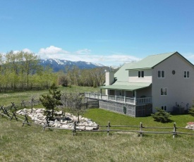 The Front Porch 20-Acre Country Home with Mtn View