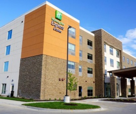 Holiday Inn Express & Suites Omaha - Millard Area, an IHG Hotel