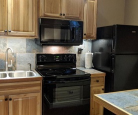 Luxury Studio Cottage! Play in Lake Tahoe and Relax in Carson City! Just 20 minutes away! Free Parking! Full Kitchen! Pet Friendly!