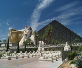 Luxor Hotel & Casino by Suiteness