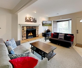 New Listing! Remodeled Condo, Minutes To Skiing Condo