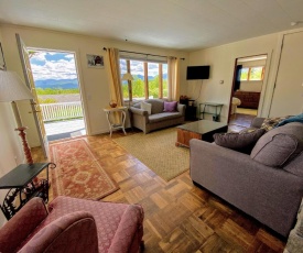 3L Cabin in picturesque Sugar Hill, breathtaking views, minutes from White Mountains attractions!