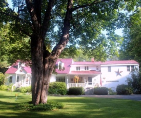 Buttonwood Inn on Mount Surprise