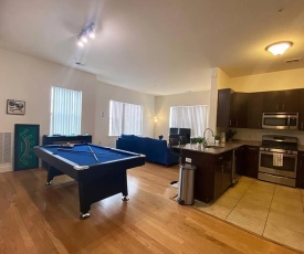 2 Queen Bd Apt near Newark/NYC, WINE & POOL TABLE