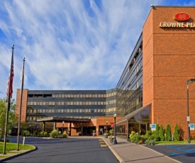 Crowne Plaza Edison, an IHG Hotel