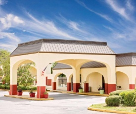 Days Inn & Suites by Wyndham Starkville