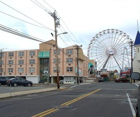 Aztec Ocean Resort