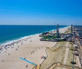 Boardwalk Hotel Charlee & Apartments Beach Hotel Oceanfront