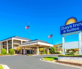 Days Inn & Suites by Wyndham Albuquerque North