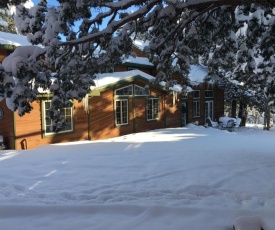 The Lodge at Lazy Bear Retreat, Bed and Breakfast